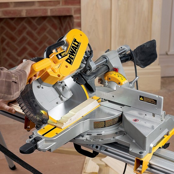 Dewalt Dws780 Xps 305mm Double Bevel Mitre Saw 110v + De7033 Compact