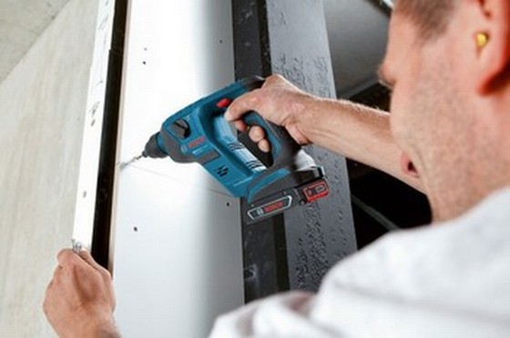BOSCH GBH18VLI-CP COMPACT SDS-PLUS DRILL WITH 2 x 1.5Ah BATTERIES IN L-BoXX