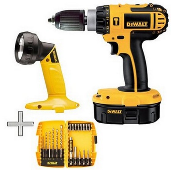 DEWALT DC725KB 18V COMPACT COMBI DRILL 2 X 2.6Ah Ni-MH + 18V TORCH AND DT7928 BIT SET
