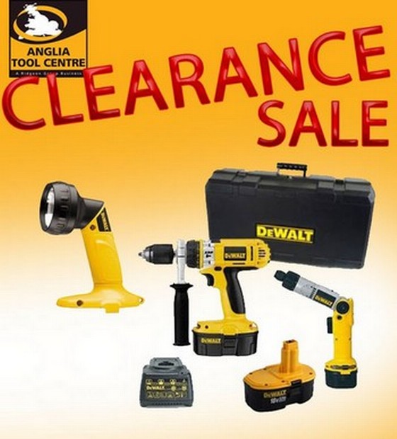 DEWALT DC988KPD 18V XRP COMBI HAMMER DRILL & 7.2V DRIVER TWIN PACK 2 X 18V Ni-MH & 1 X 7.2V Ni-CAD BATTERY AND DW908 FLASHLIGHT