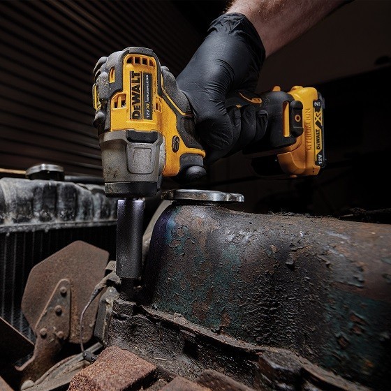 DEWALT DCF902D2 12V BRUSHLESS 3/8 INCH IMPACT WRENCH WITH 2X 2.0AH LI-ION BATTERIES