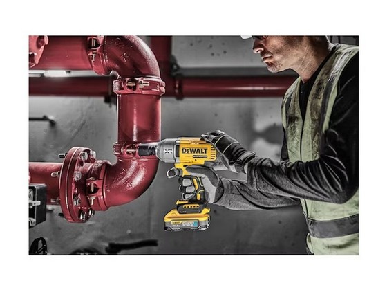 DEWALT DCF961H2T-GB 18v BRUSHLESS 1/2&quot; HIGH TORQUE IMPACT WRENCH 2 x 5.0ah P/STACK BATTERIES