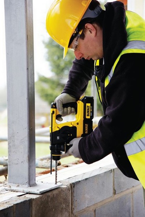 DEWALT DCH213M2 18V SDS+ HAMMER DRILL WITH 2 x 4.0Ah LITHIUM-ION XR BATTERIES