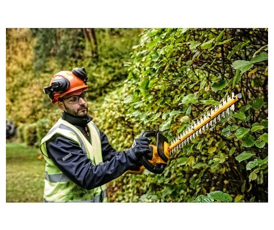 DEWALT DCMPH566N-XJ 18v XR BRUSHLESS POLE HEDGE TRIMMER BODY ONLY