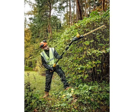 DEWALT DCMPH566N-XJ 18v XR POLE HEDGE TRIMMER BODY ONLY