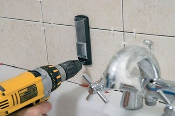 Dewalt DT6043-QZ 15mm Diamond Tile Drill & Water Delivery System