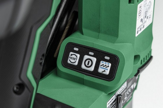 HIKOKI NR1890DCAJPZ 18V FRAMING NAILER 2 X 5.0AH LI- BATTERIES AND CHARGER (2ND GEN NAILER) C/W BOX OF 3.1 X 90MM NAILS 