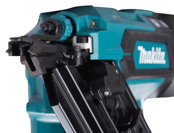 MAKITA DBN900ZK 18v LXT BRUSHLESS 1ST FIX FRAMING NAIL GUN (BODY ONLY) + Free battery