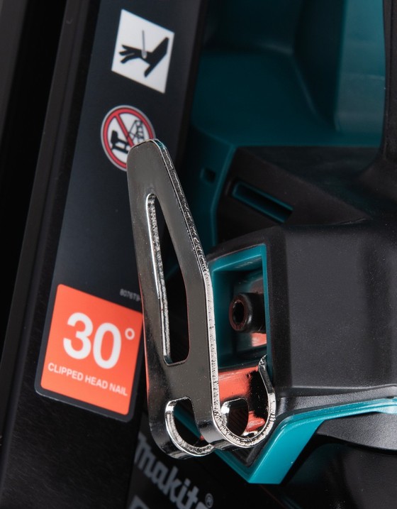 MAKITA DBN900ZK 18v LXT BRUSHLESS 1ST FIX FRAMING NAIL GUN (BODY ONLY) + Free battery