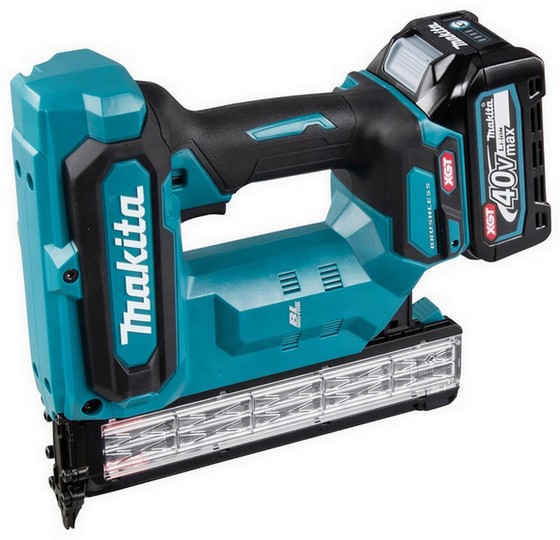 MAKITA FN001GD202 40v MAX XGT 18 GAUGE BRAD NAILER WITH 2 x 2.5ah LI-ION BATTERIES