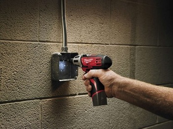 MILWAUKEE C12D 12V SCREWDRIVER WITH C12PC PIPE CUTTER TOOL 2 X 1.5ah RED LITHIUM BATTERIES + 3Rd BATTERY & KIT BAG