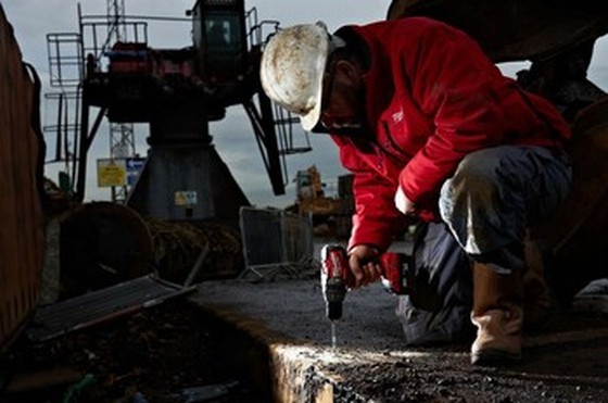 MILWAUKEE C18PD-32 18V COMBI DRILL 2 X 3.0ah RED LITHIUM BATTERIES + 3RD BATTERY AND BAG