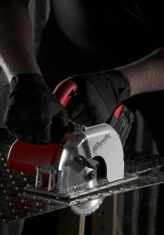 MILWAUKEE HD28MS-32C 28V METAL CUTTING SAW BARE UNIT WITH CARRY CASE