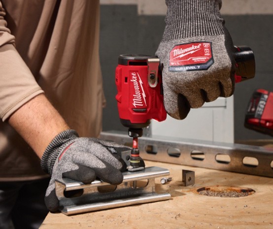 MILWAUKEE M12BLIDRC-202B 12v BRUSHLESS IMPACT DRIVER 2 x 2.0ah BATTERIES CHARGER AND BAG