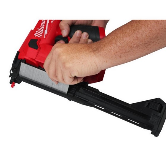 MILWAUKEE M12FCN18GS-202X 18GA STRAIGHT NAILER 2X 2ah BATTERIES