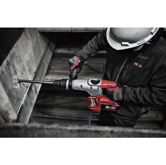 MILWAUKEE M18CHM-0 FUEL 5KG SDS MAX DRILLING AND BREAKING HAMMER (BODY ONLY)