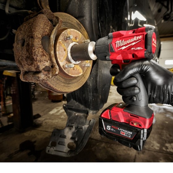 MILWAUKEE M18FMTIW2F12-502X 18v 1/2 INCH IMPACT WRENCH WITH 2 x 5.0ah BATTERIES