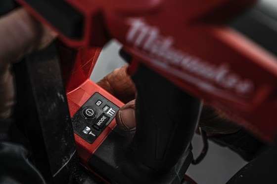 MILWAUKEE M18FN16GA-0X 18V BRUSHLESS 16 GAUGE ANGLED FINISH NAILER (BODY ONLY) (SUPPLIED IN CARRY CASE)