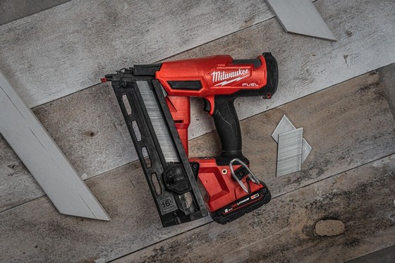 MILWAUKEE M18FN16GA-202X 18V BRUSHLESS 16 GAUGE ANGLED FINISH NAILER 2 X 2.0AH LI-ION BATTERIES 