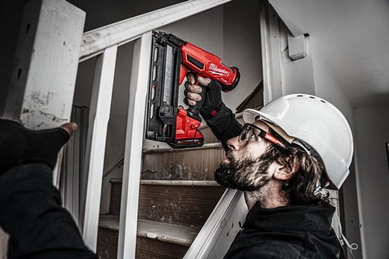 MILWAUKEE M18FN16GA-202X 18V BRUSHLESS 16 GAUGE ANGLED FINISH NAILER 2 X 2.0AH LI-ION BATTERIES 
