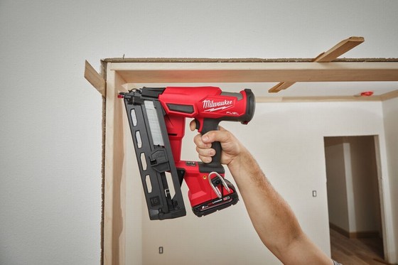 MILWAUKEE M18FN16GA-202X 18V BRUSHLESS 16 GAUGE ANGLED FINISH NAILER 2 X 2.0AH LI-ION BATTERIES 