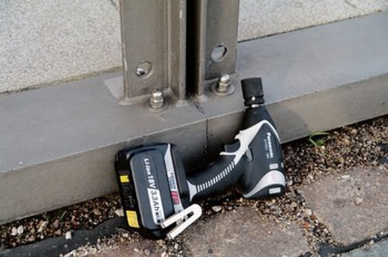 PANSONIC EY7551LR2S 18V LI-ION IMPACT WENCH WITH 2 x 3.3Ah BATTERIES WITH 54 PIECE PANASONIC QUICKLOCK BIT SET