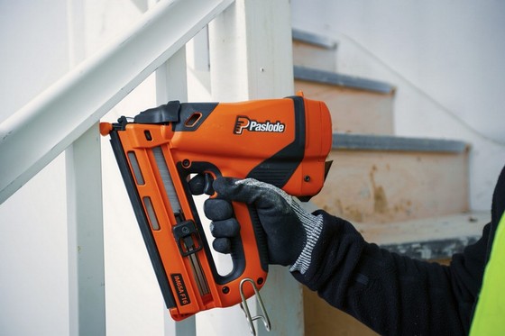 PASLODE 916275 IM65A 2ND FIX LI-ION ANGLED BRAD NAILER WITH BATTERY 