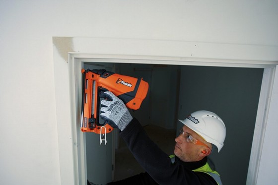 PASLODE 916275 IM65A 2ND FIX LI-ION ANGLED BRAD NAILER WITH BATTERY 